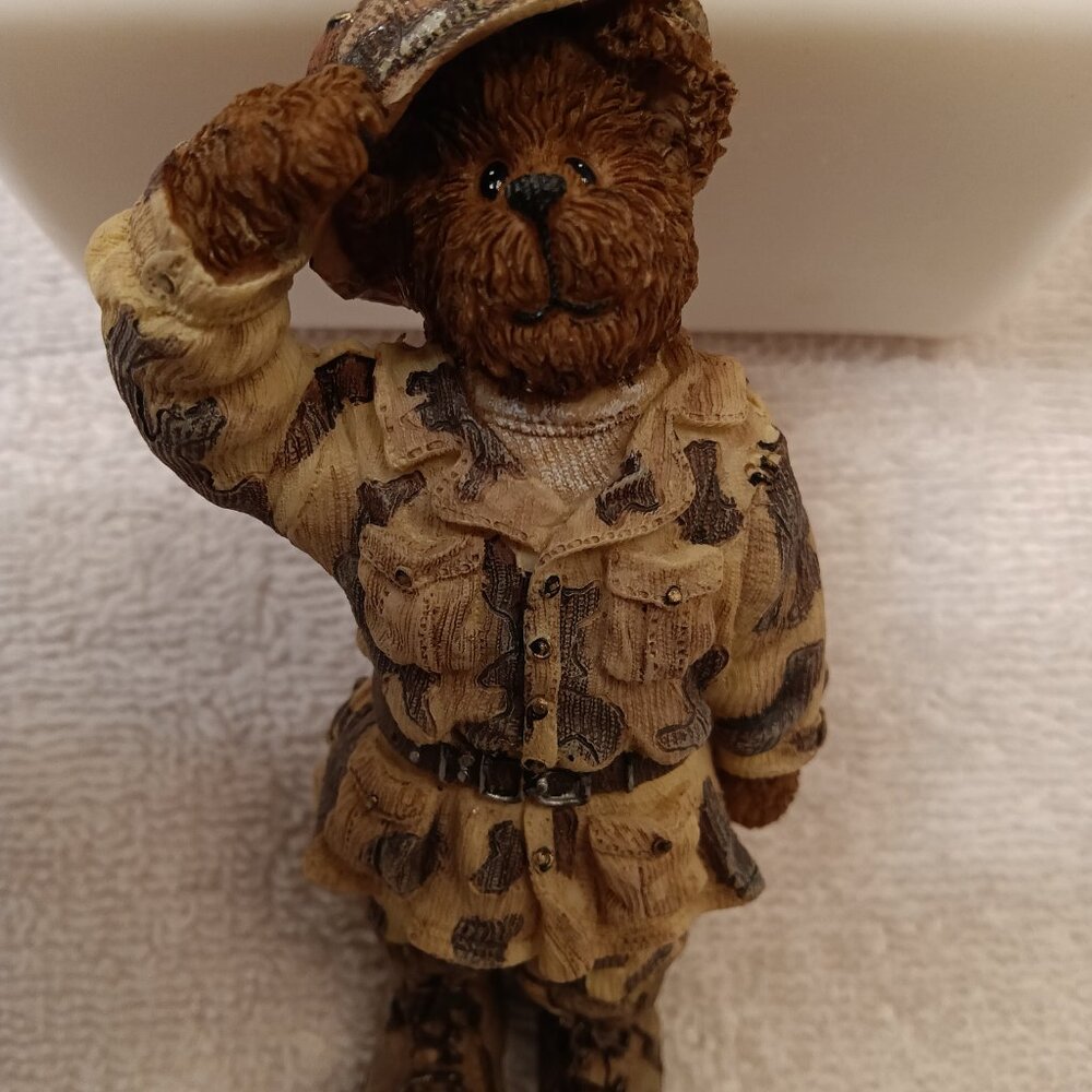 NIB VINTAGE / RETIRED 2004 Boyd's Bears & Friends Ornament #257065 "G.I. Bruin"